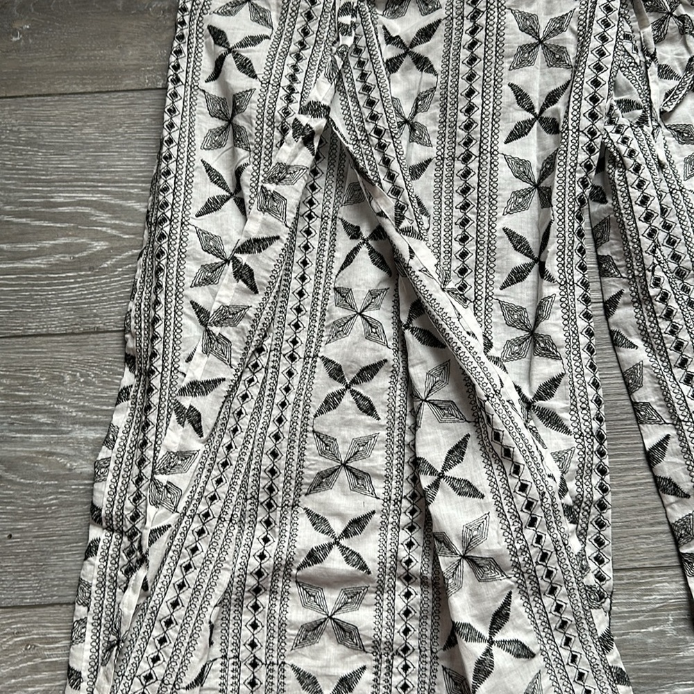Topshop Embroidered Beach Set in Monochrome - Picture 9 of 15